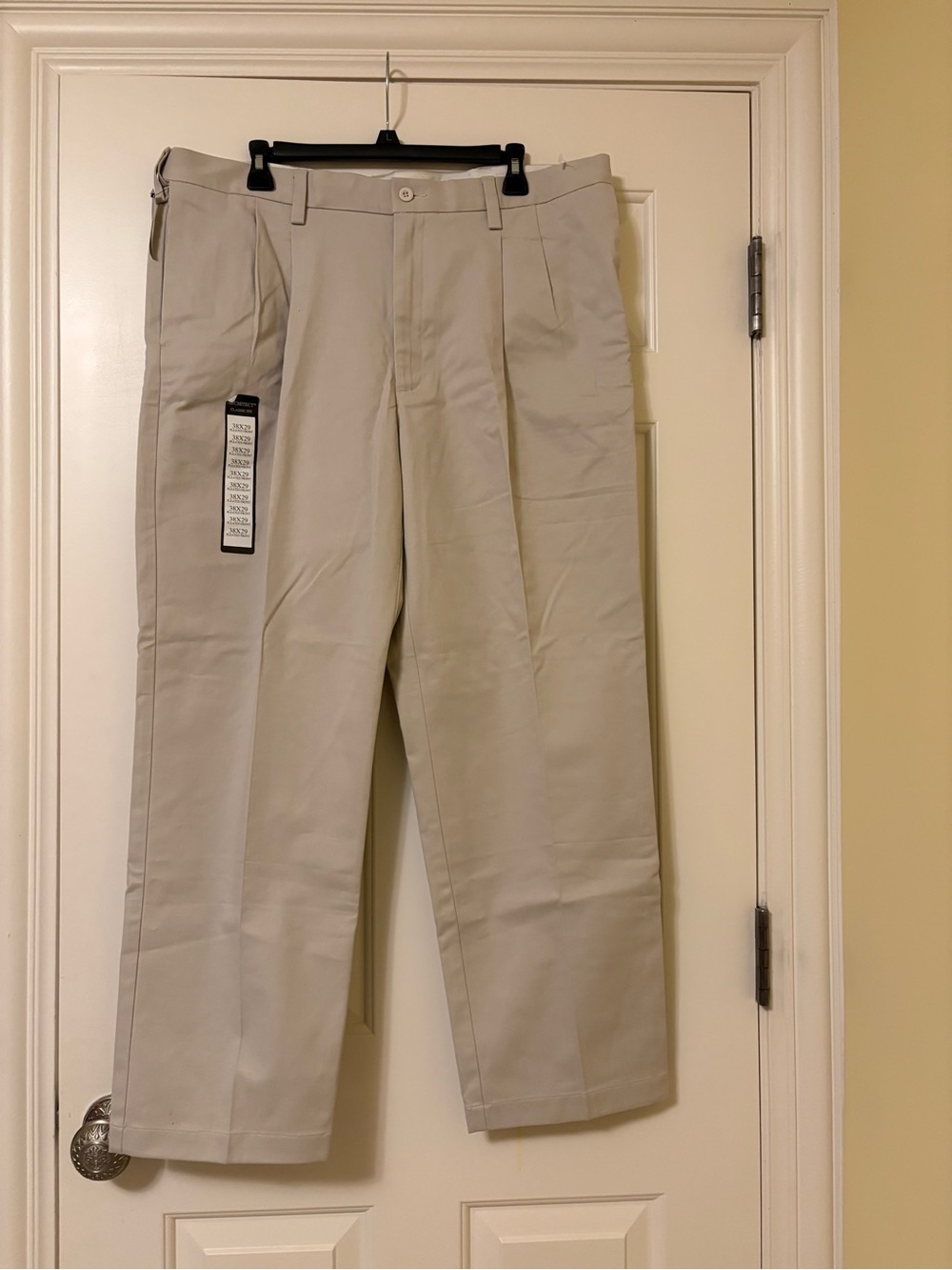 Architect Men's Pleated Dress Pants in Light Khaki， Cotton 38Wx29